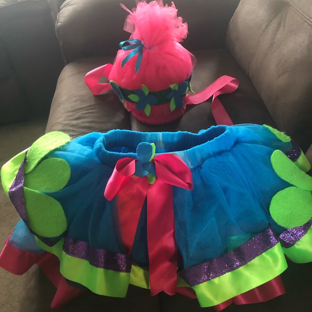 Tutu y tocado de trolls
